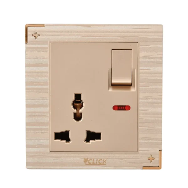 Click Daisy 3 Pin Universal Socket With Switch, 13A