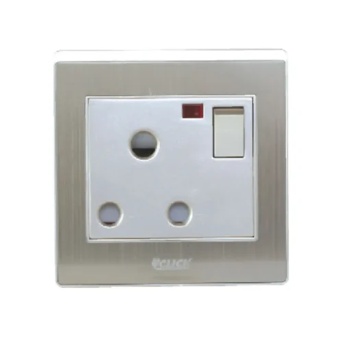 CLICK-ART-3 PIN ROUND SOCKET WITH SWITCH,15A